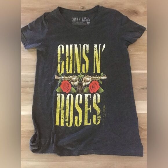 Tops - Guns N Roses Band Tee XS